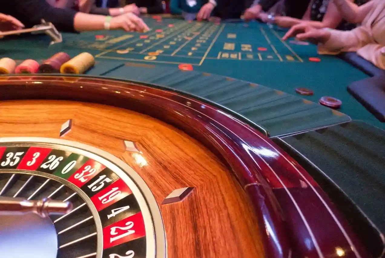 Pagsusuri sa Baccarat at Slot Games