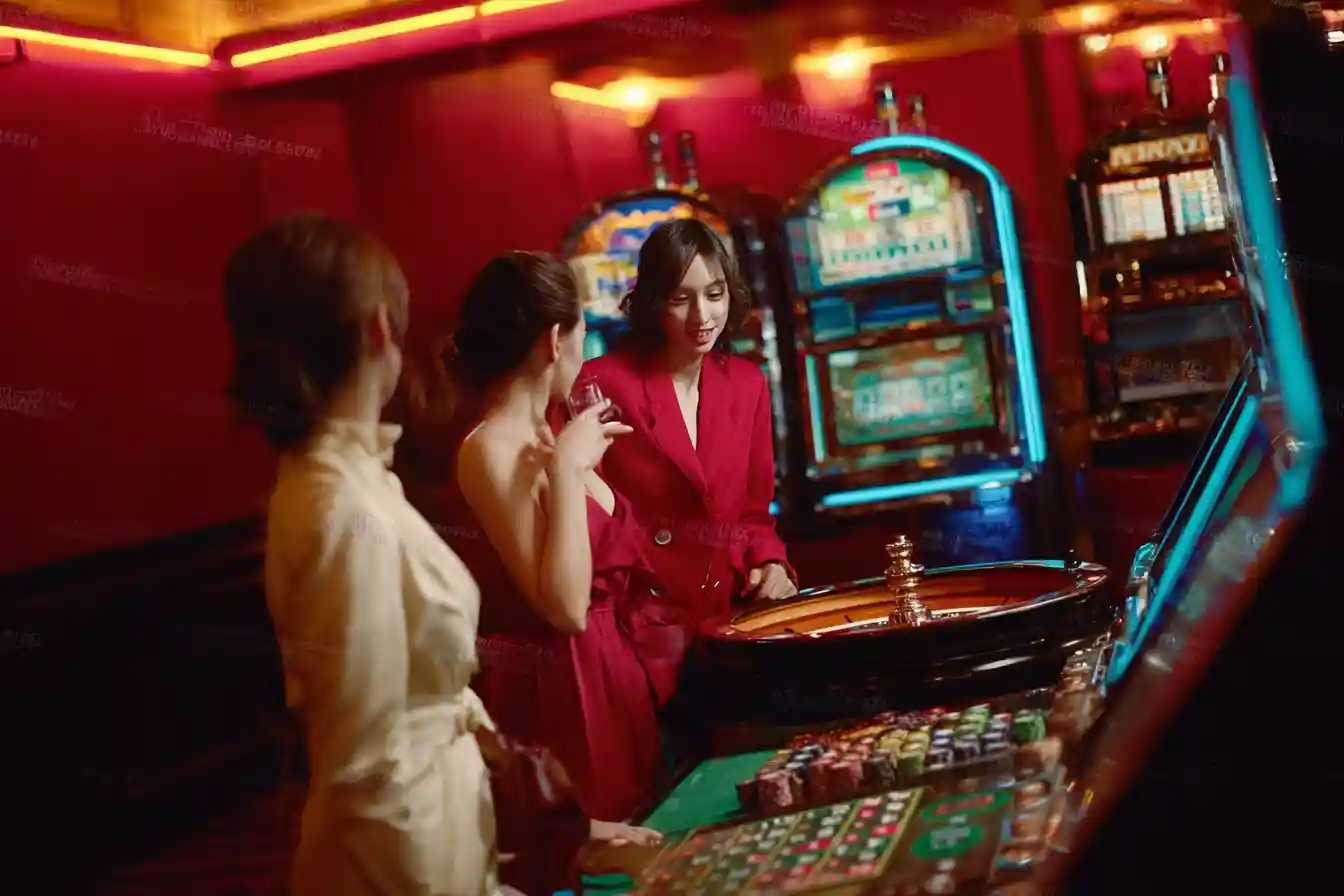 Naked Baccarat: Paano Ito Naiiba sa Iba Pang Laro